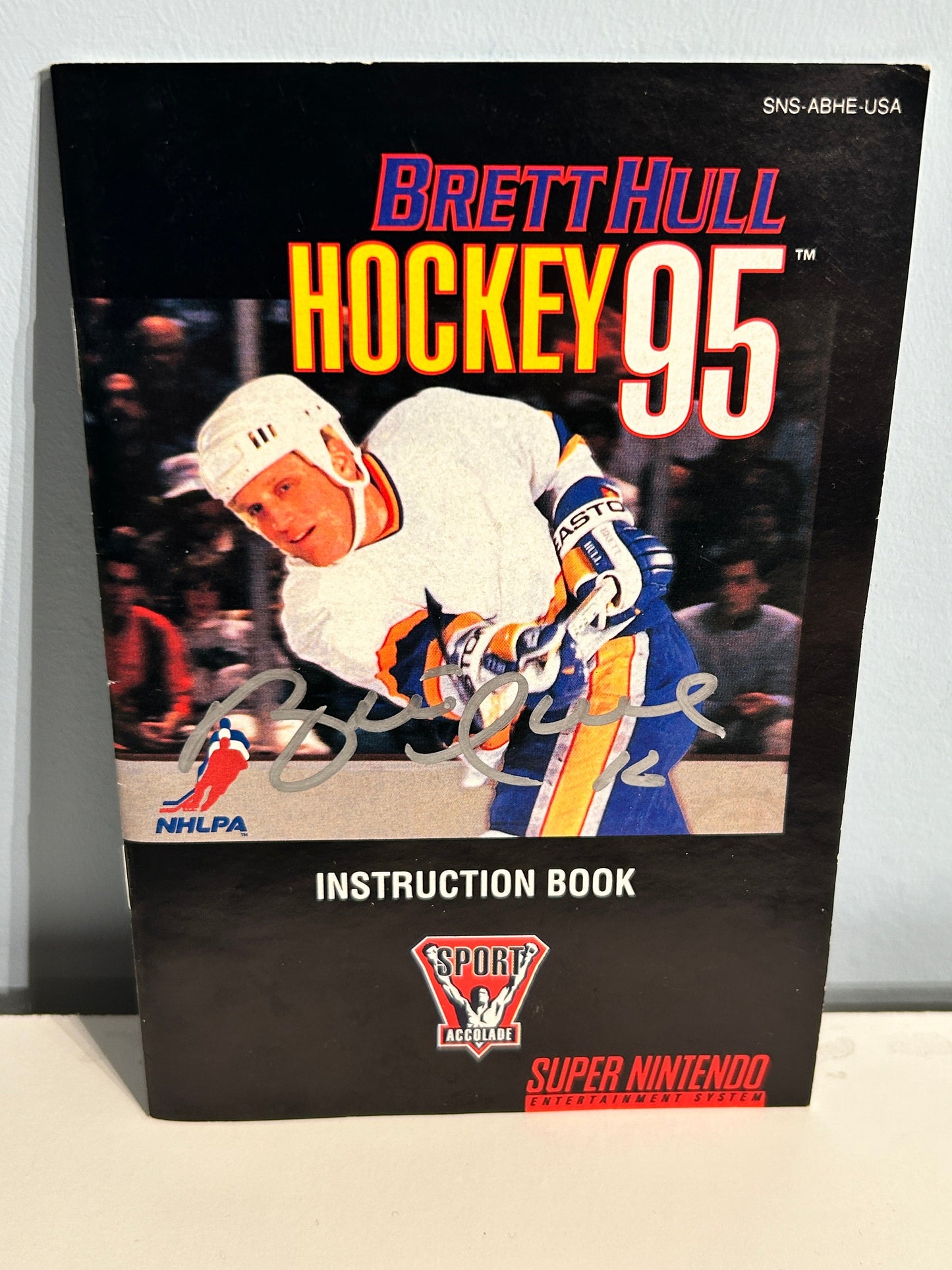 Brett Hull Autographed Hockey 95 Super Nintendo Insctruction Book