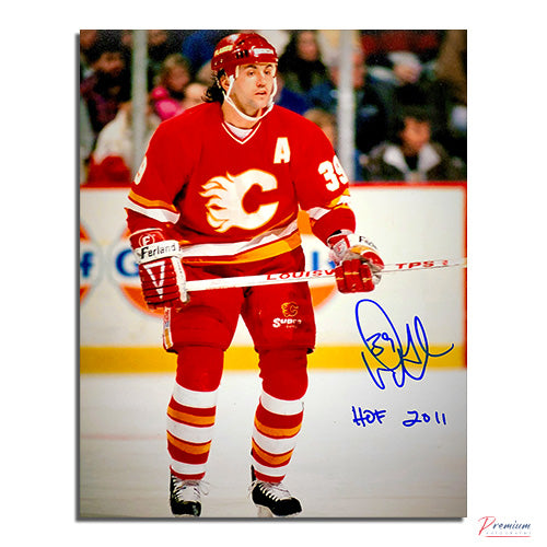 Doug Gilmour Calgary Flames Signed 8x10 Photograph /w HOF 2011 Inscription