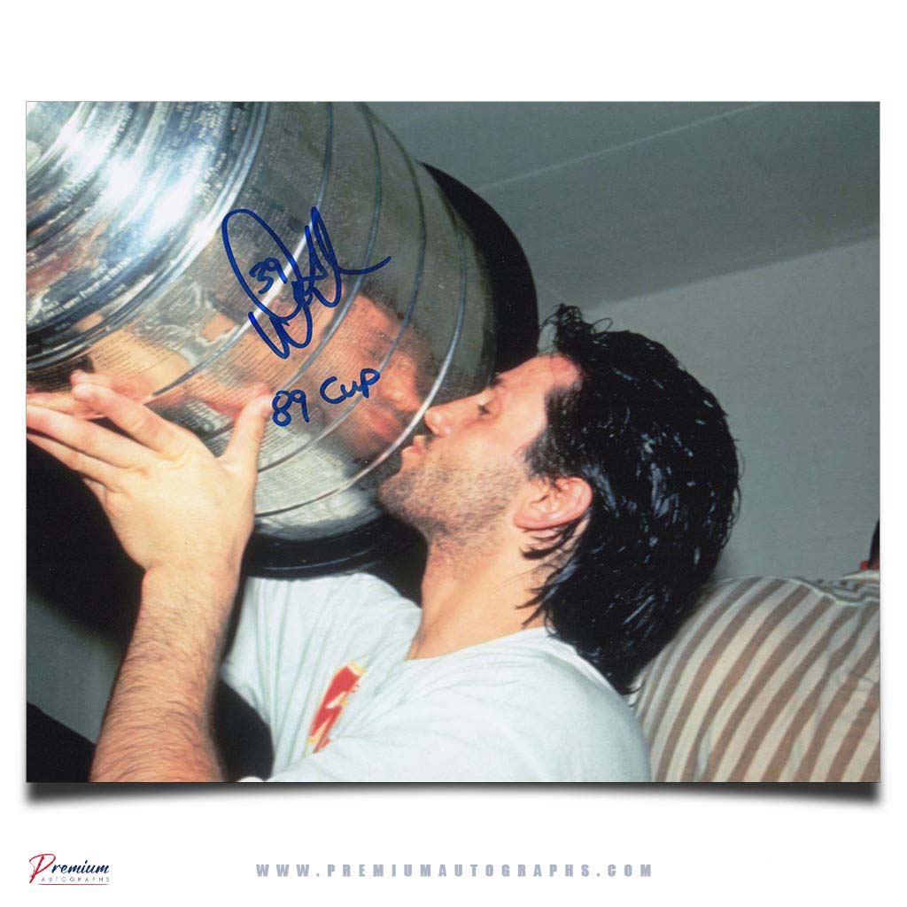 Doug Gilmour Calgary Flames Autographed 8x10 Stanley Cup Celebration w/ 89 Cup Inscription