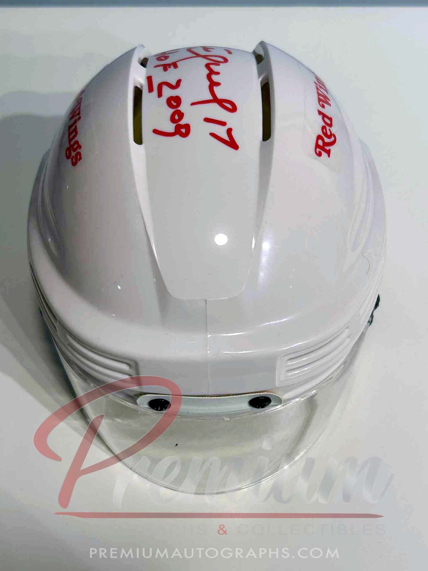 Brett Hull Detroit Red Wings Autographed Mini Helmet w/ HOF 2009 Inscription