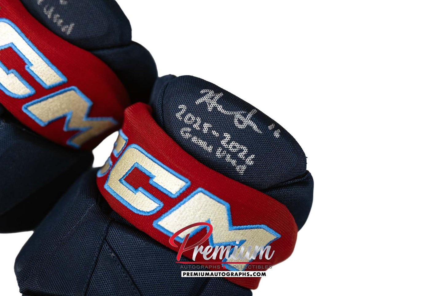 Haley Scamurra Montreal Victoire Game Used Gloves 2025 Game Used Inscription