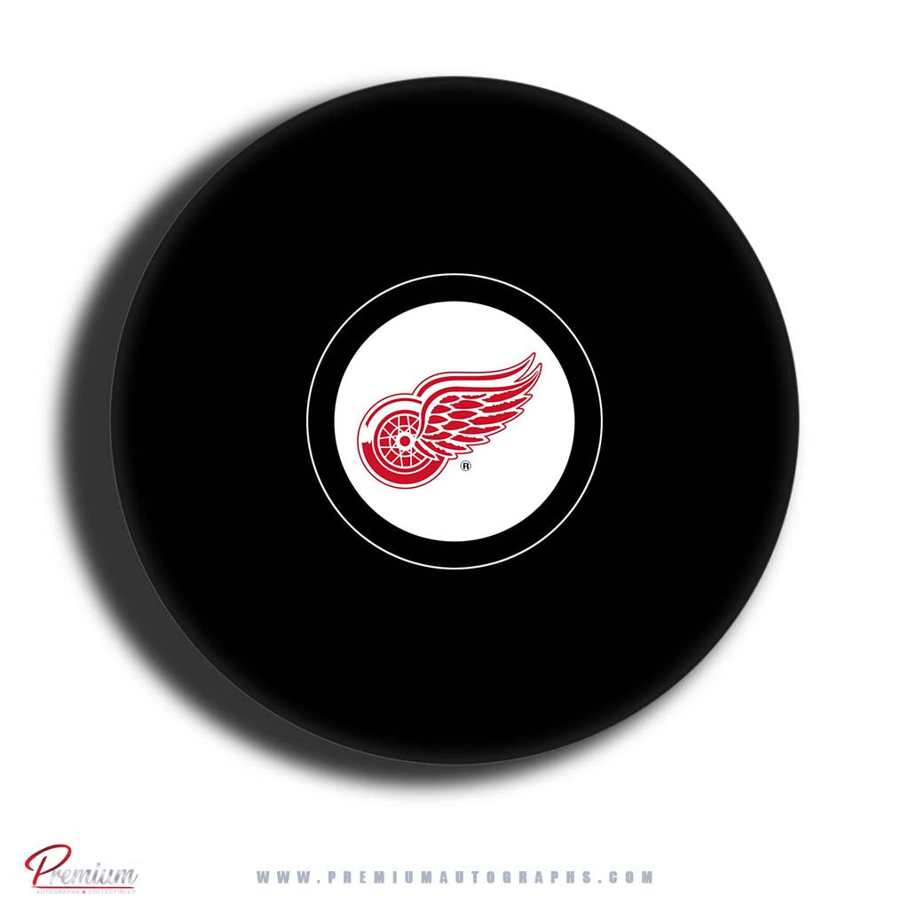 Brett Hull Detroit Red Wings Autographed Puck (Pre Order)