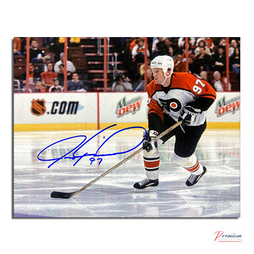 Jeremy Roenick Philadelphia Flyers Signed 8x10 Photograph with the Puck