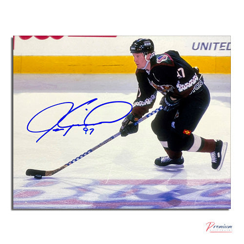 Jeremy Roenick Phoenix Coyotes Signed 8x10 Photograph with the Puck