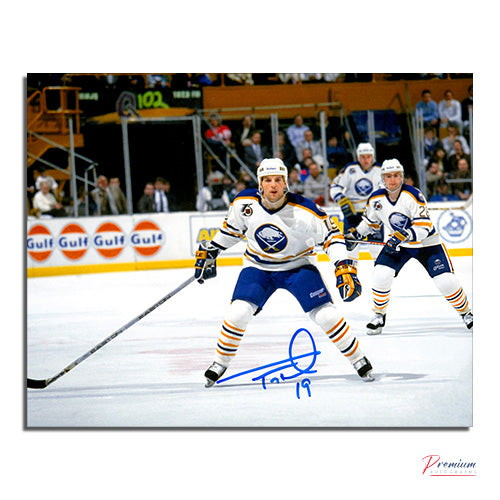 Tony Tanti Buffalo Sabres Signed 8x10 Photograph with Puck